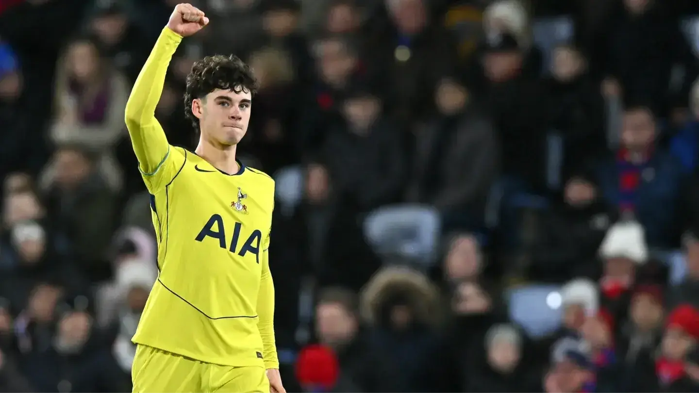 Tottenham cải thiện vị trí trước năm mới